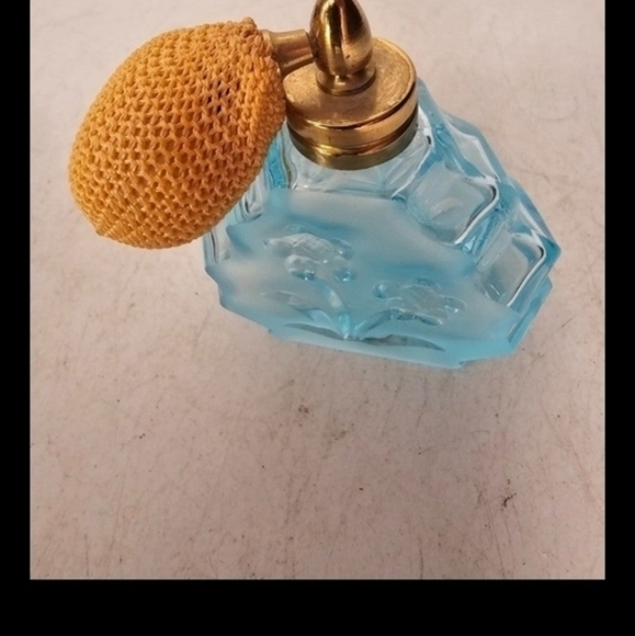 Vintage azure blue perfume bottle with an atomizer - Picture 3 of 7